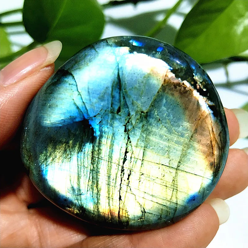 Labradorite Palm Stone – Spiritual Healing and Positive Energy