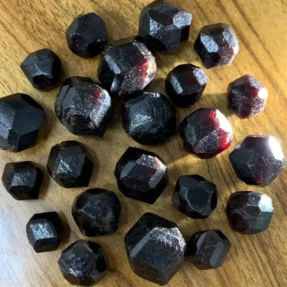 Natural Raw Garnet Gemstone Specimens – Healing and Spiritual Power