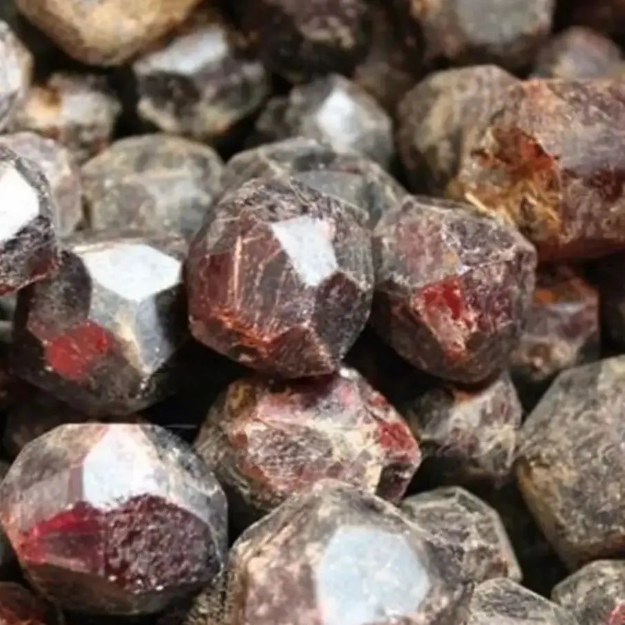 Natural Raw Garnet Gemstone Specimens – Healing and Spiritual Power