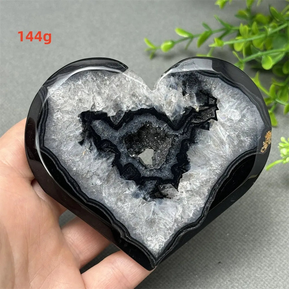 Black Agate Geode Heart – Healing Crystal for Reiki, Meditation, and Energy Work